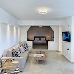 Nostos Apartment